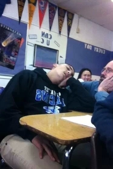 This teacher who spares some bonding time with his napping students: