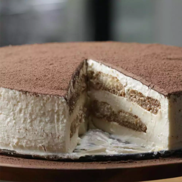 Tiramisu Cheesecake — a suspiciously beautiful concoction for a pornographic finish thanks to, ya guessed it, a springform pan!