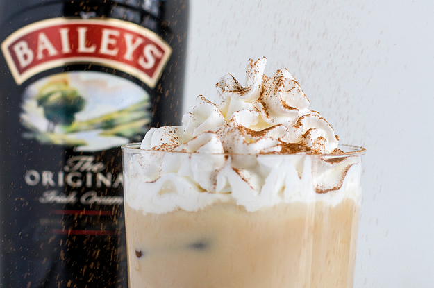 Chai latte helado con Baileys