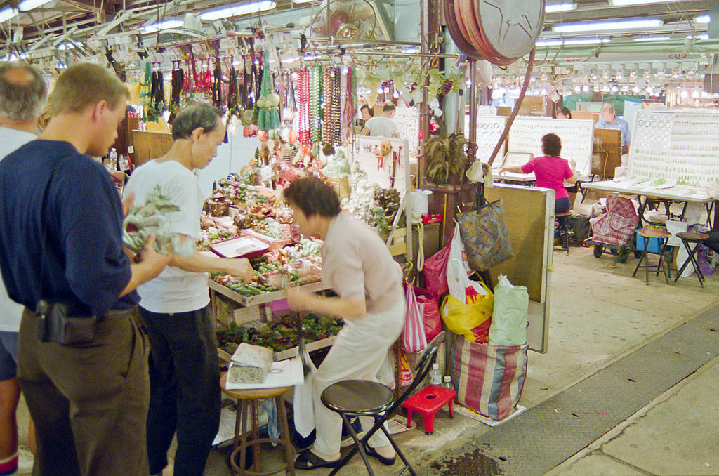 Open till midnight, the Jade Market gives you the chance to purchase some reasonably priced jewellery be it rings, pendants or bracelets that have been made incorporating jade. Intricate ornaments are also on sale and make for distinctive mementoes.