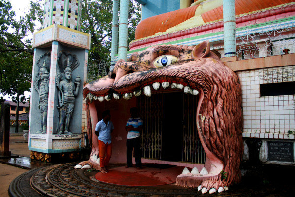 Negombo has a range of historical landmarks of religious significance and covering many religions too. You can find kovils, temples, and churches all within the limits of Negombo.
