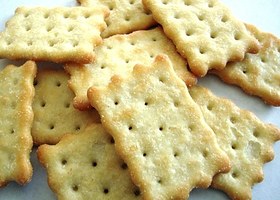 chicken and biscuit crackers