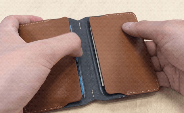 この仕組みはマジですごい! 普通に名刺入れとしてもう1個欲しいくらい。