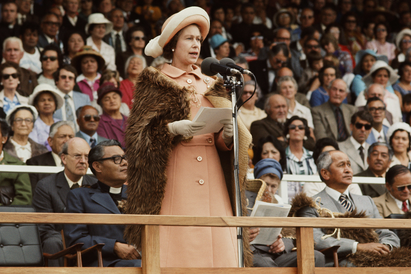 La incre ble vida de la Reina Isabel II en fotograf as - 11