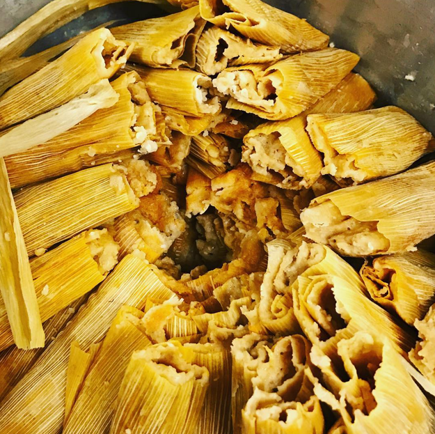 While this person used the the pot to RIGHT way to make endless tamales: