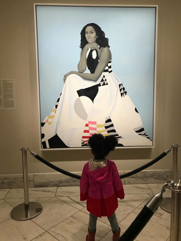 "As a little person looking at a portrait that large, I can imagine it's fascinating," mom Jessica Curry told BuzzFeed News. "She had a little moment."