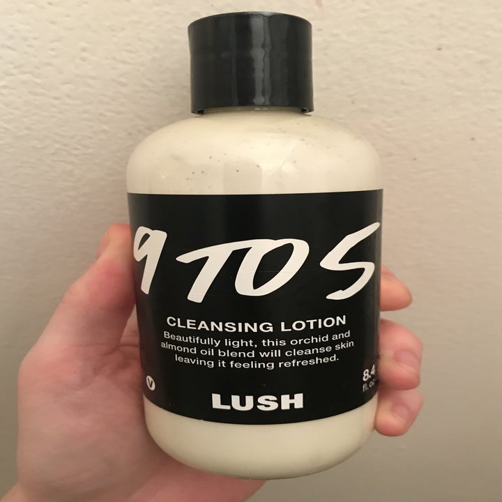 I Used Only Lush Skin Care Products For A Month And Here S What Happened Has an irresistible minty green scent with a thin runny formula best part about it, is you can use daily as a preventive measure for future outbreaks but be careful as it does dry skin out without proper moisturizer after use! i used only lush skin care products for