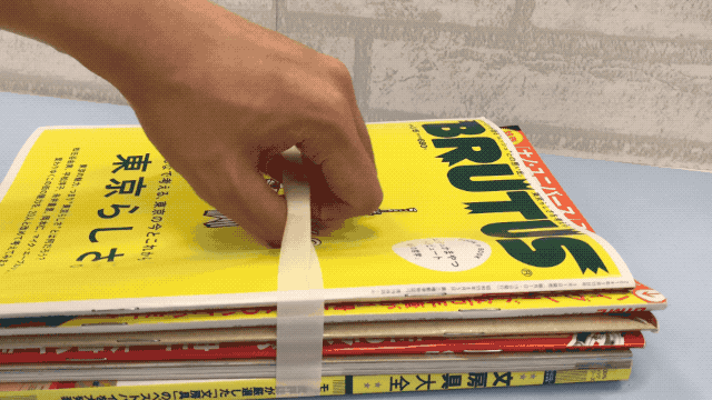 テープの表面には適度な摩擦があり、雑誌がすべり出ることはほとんどありません。