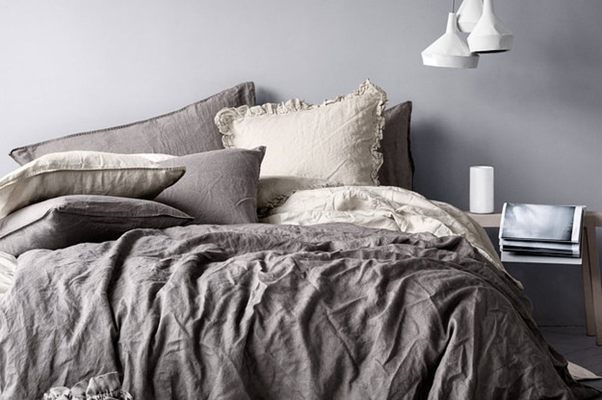 28 Cozy Things You Need For Your Bedroom One interior decorator reimagines the drab dorm room into a stylish, fun space to study and sleep. 28 cozy things you need for your bedroom