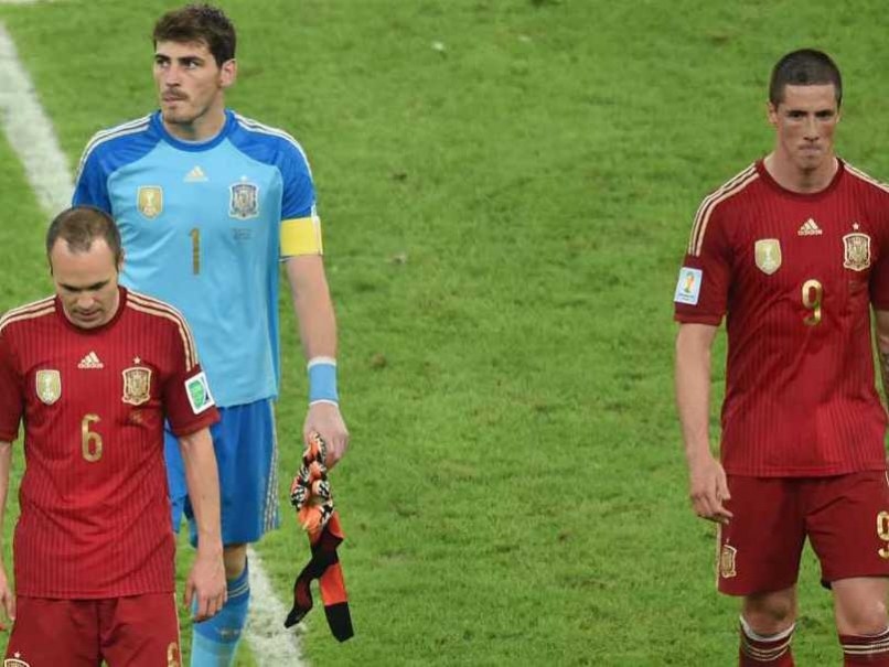 Nas últimas duas Copas, as Seleções campeãs na edição interior rodaram na primeira fase.A Itália, campeã em 2006, saiu de forma melancólica na primeira fase em 2010 (e em 2014 também).Já a Espanha, que venceu a Copa em 2010, foi eliminada na primeira fase em 2014, com direito a uma chinelada da Holanda.É bom a Alemanha ficar esperta.
