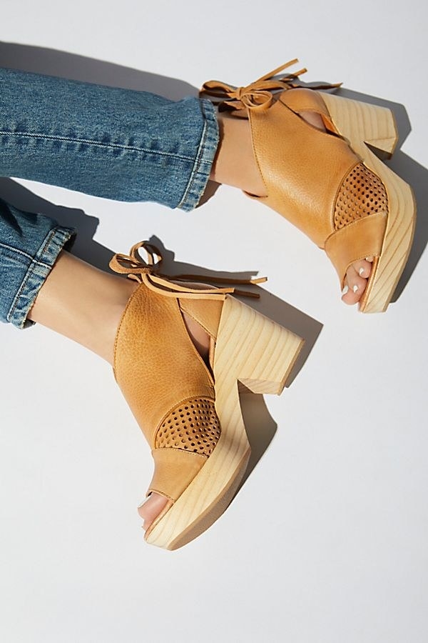 Free people revolver discount clog