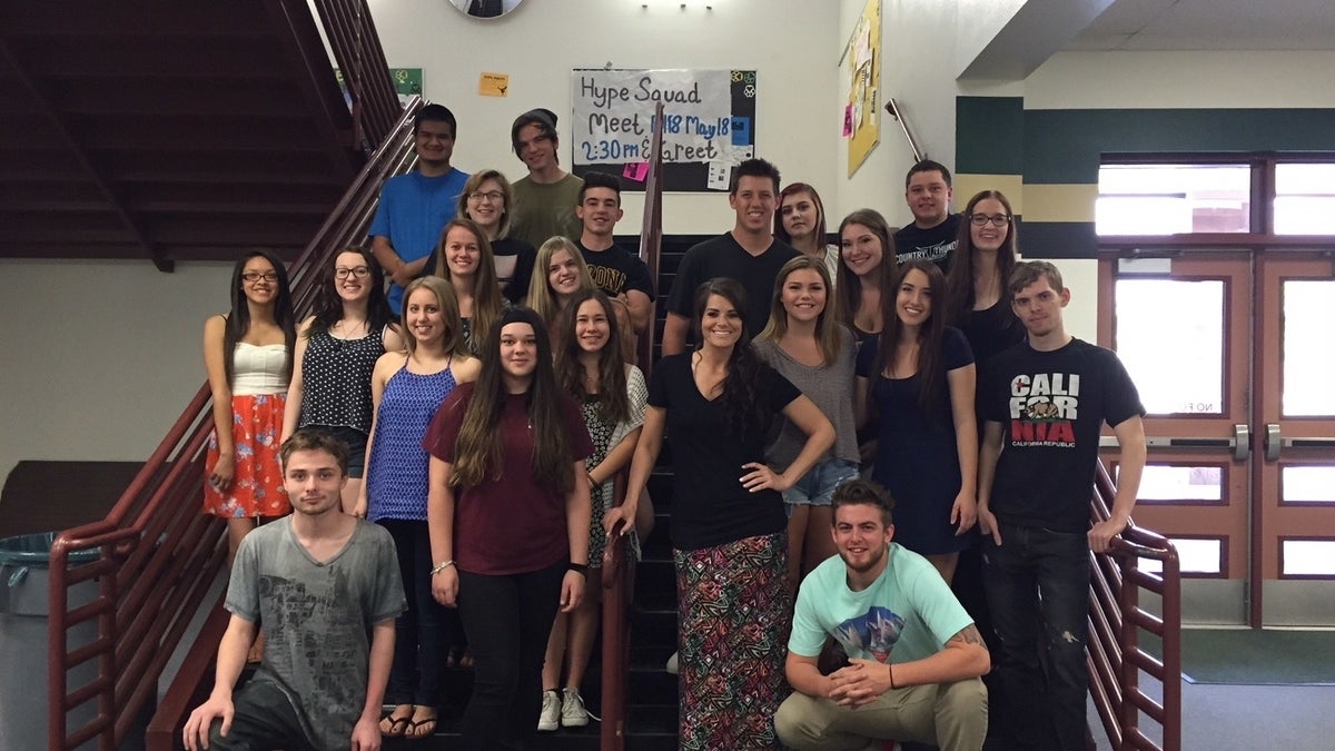 Yalangoch qizlarning yuqori sifatli fotosuratlari 100 kishi bilan jinsiy aloqa