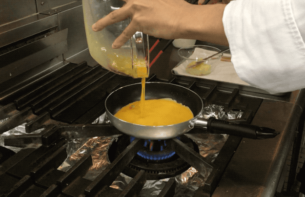 オムレツの作り方 ホテルのプロが教えるふわふわに美味しく作るコツ オムレツの作り方 ホテルのプロが教えるふわふわに美味しく作るコツ