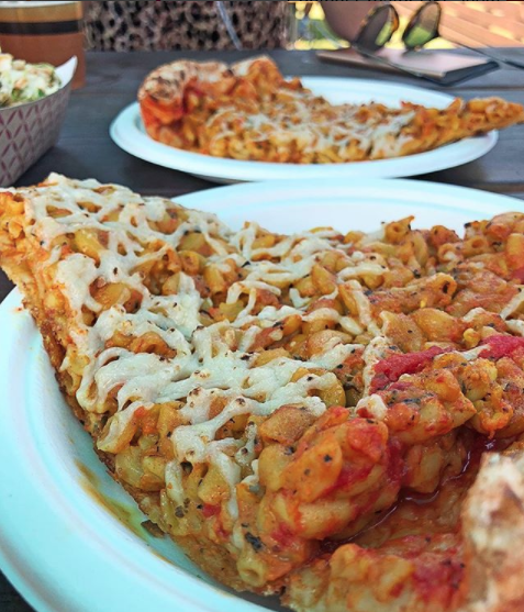 This deep dish mac 'n' cheese pizza: