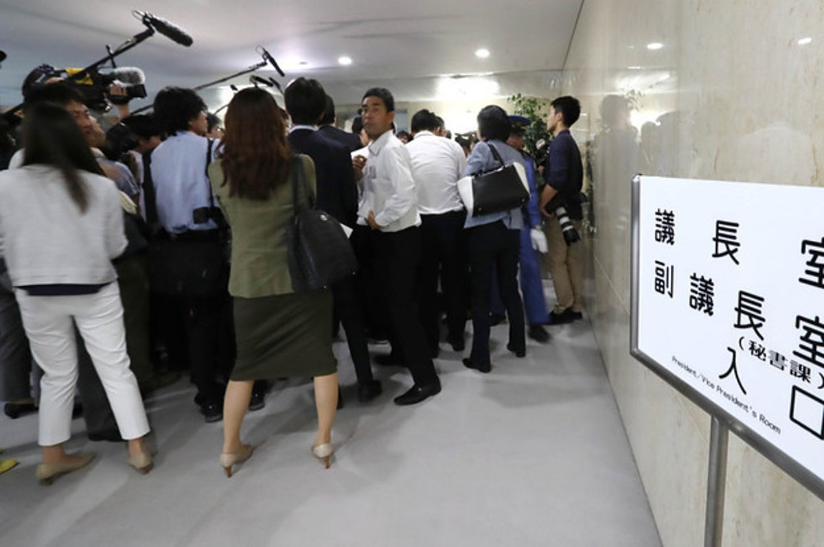 セクハラや長時間労働に悩む女性記者たち マスコミの抱える課題