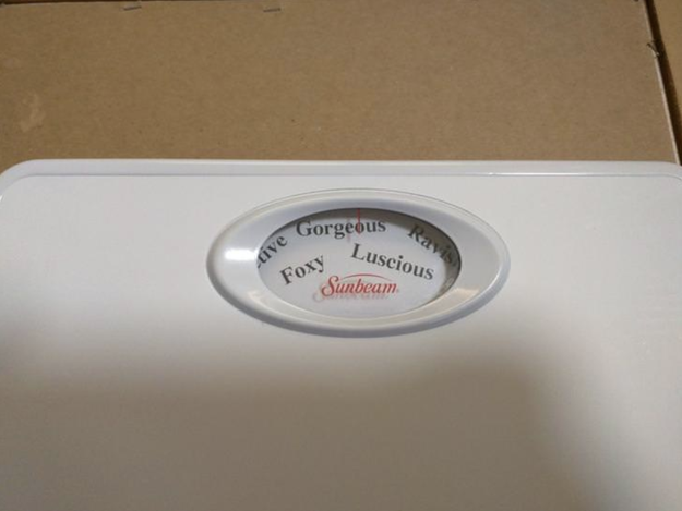 This husband who replaced the numbers on his wife's scale with words describing how he sees her: