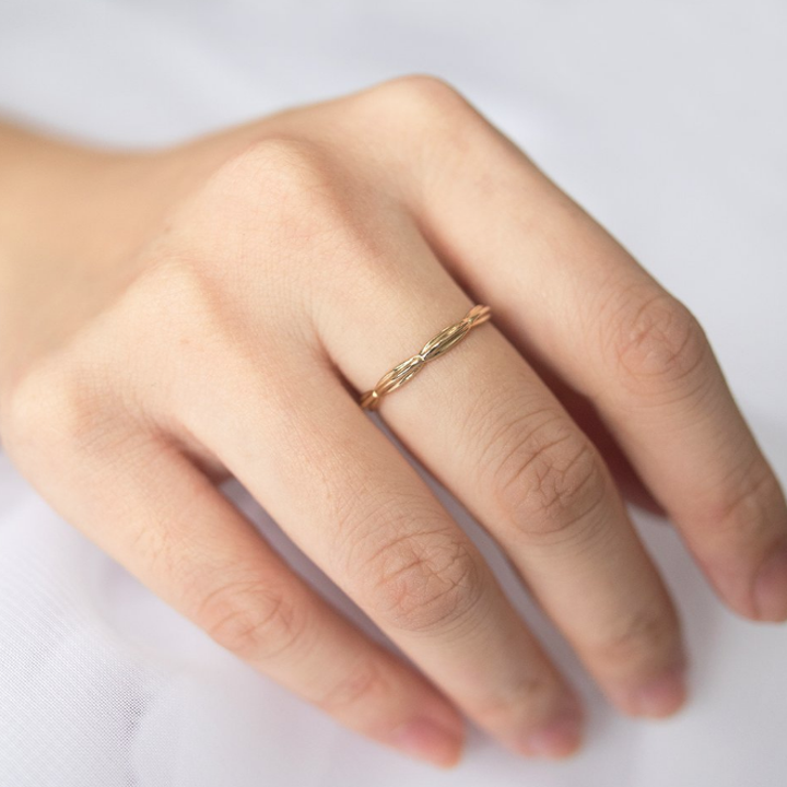 36 Gorgeous Unique Wedding Bands That'll Steal The Show