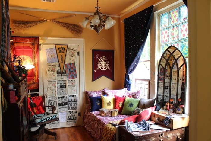 This Fan Made Harry Potter Common Room Is Magical Af