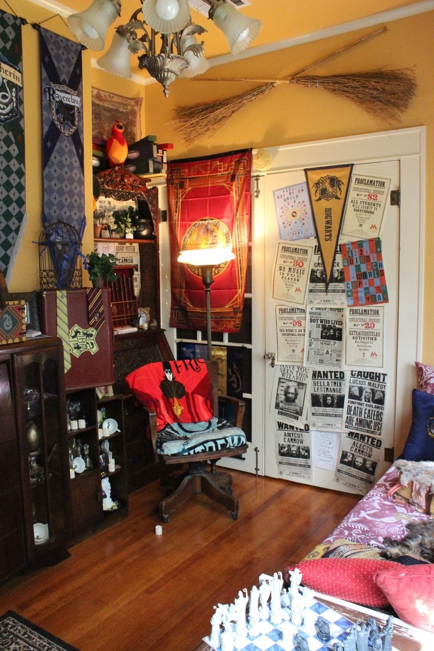 This Fan-Made Harry Potter Common Room Is Magical AF