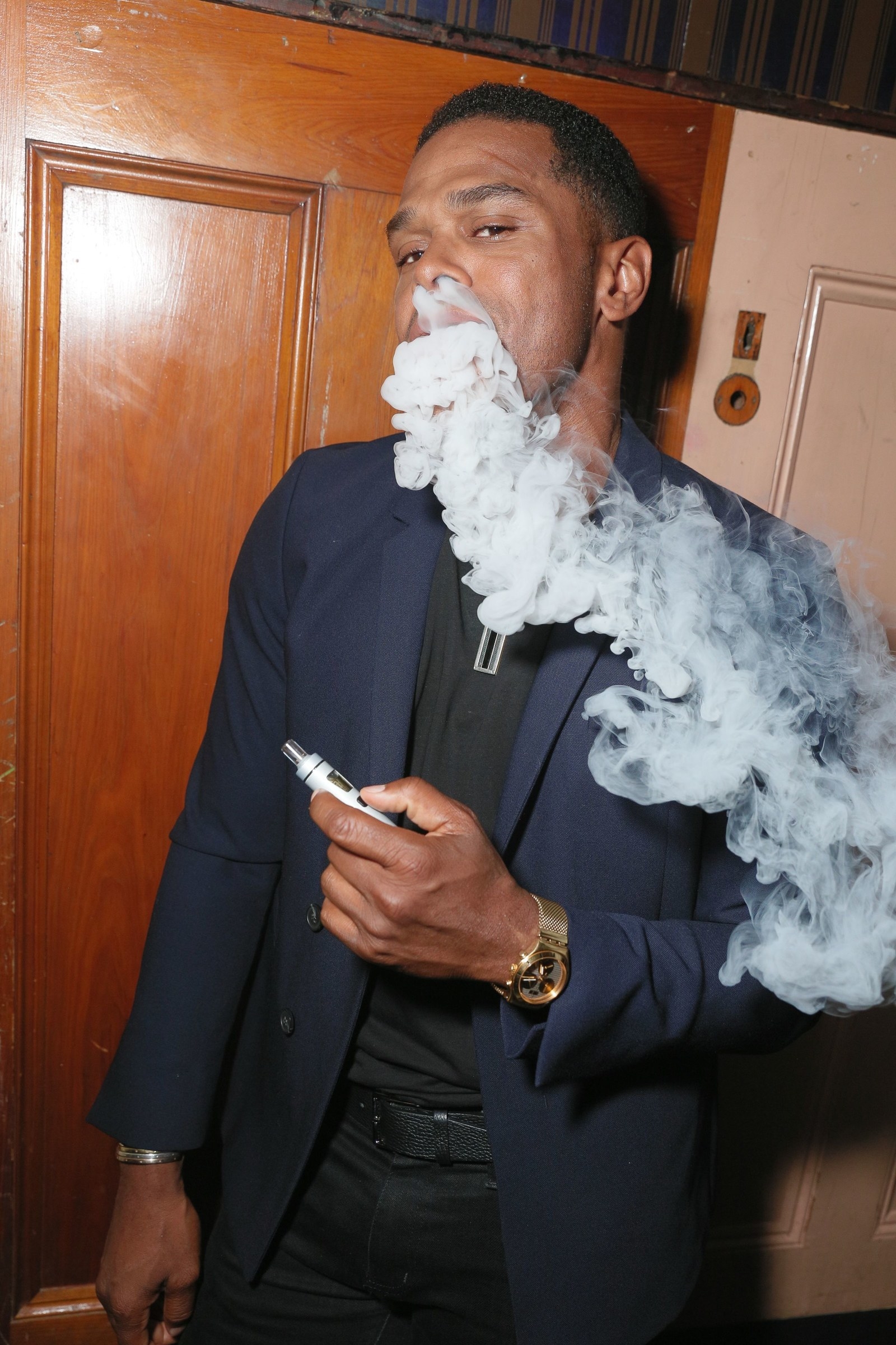 27 Famous People You Never Knew Vaped