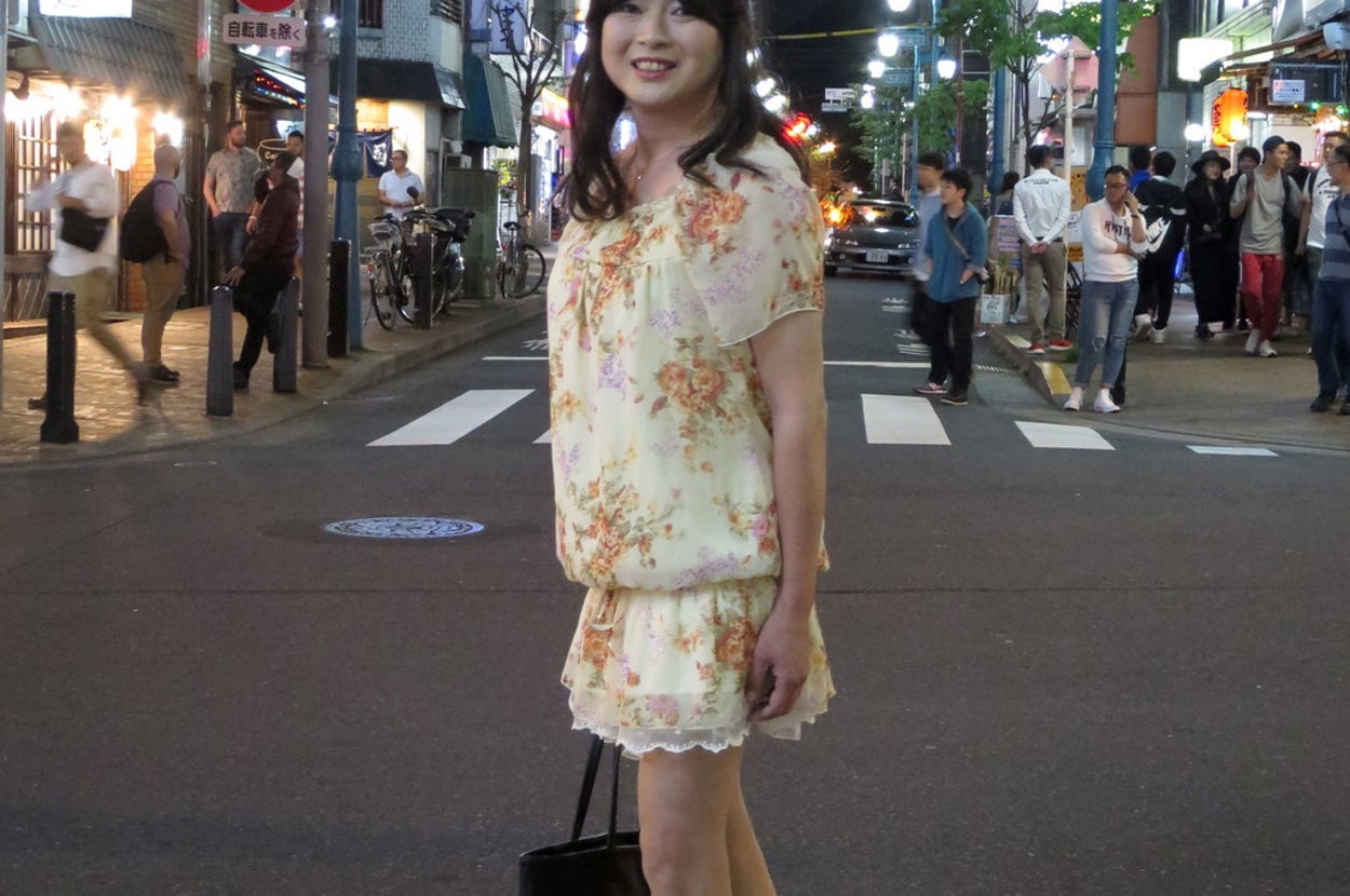 ママ 　着衣胸街撮り 時には風通しがいいスカートで歩こう 男性看護師が女装でたどり着いた場所