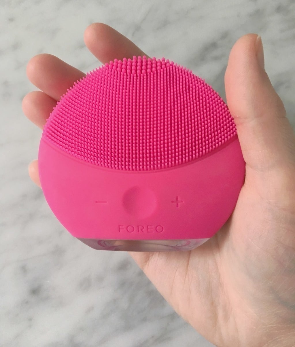 This 60-Second Face Cleansing Device Is A Game-Changer For Your Skin Care  Routine