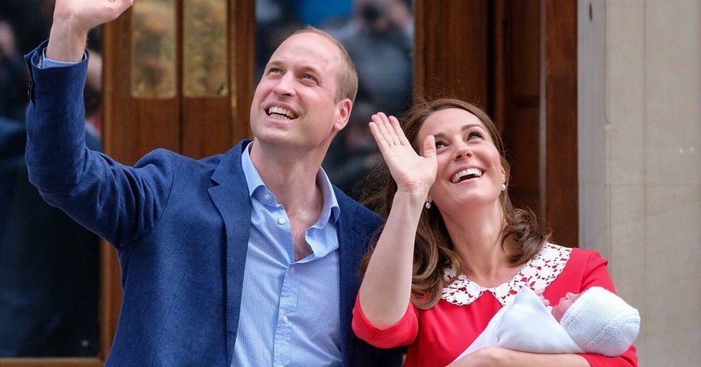 Prince William And Kate Waving With The New Royal Baby Has ...