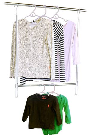 a clear picture of how the bottom bar hooks onto the pre-existing top bar in a closet