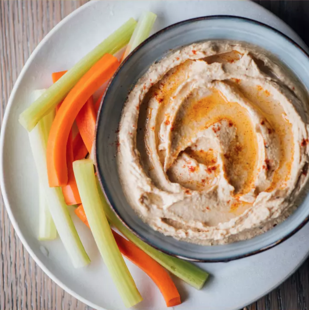 Hummus With Veggies Sticks