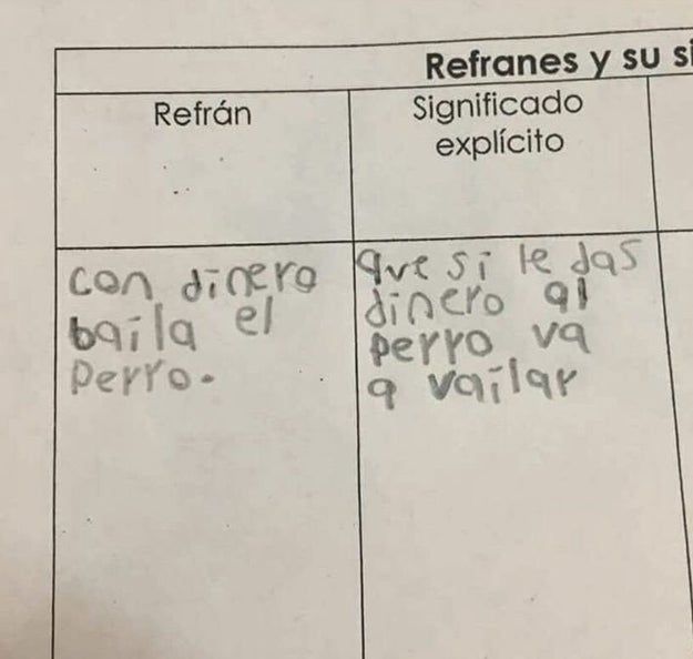 Este crío que debe tener al perro más listo del mundo en casa.