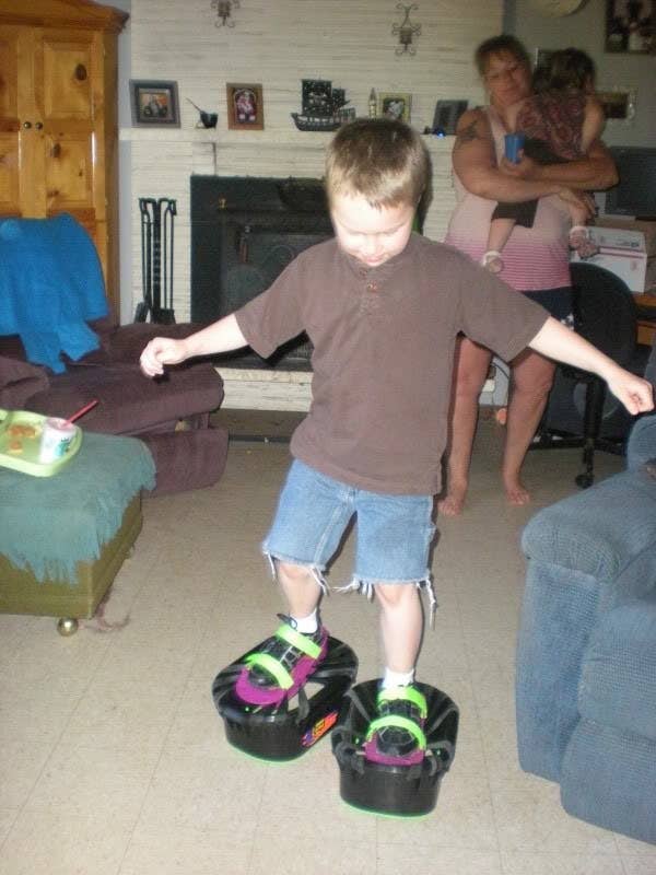 Trying 90's MOON SHOES 