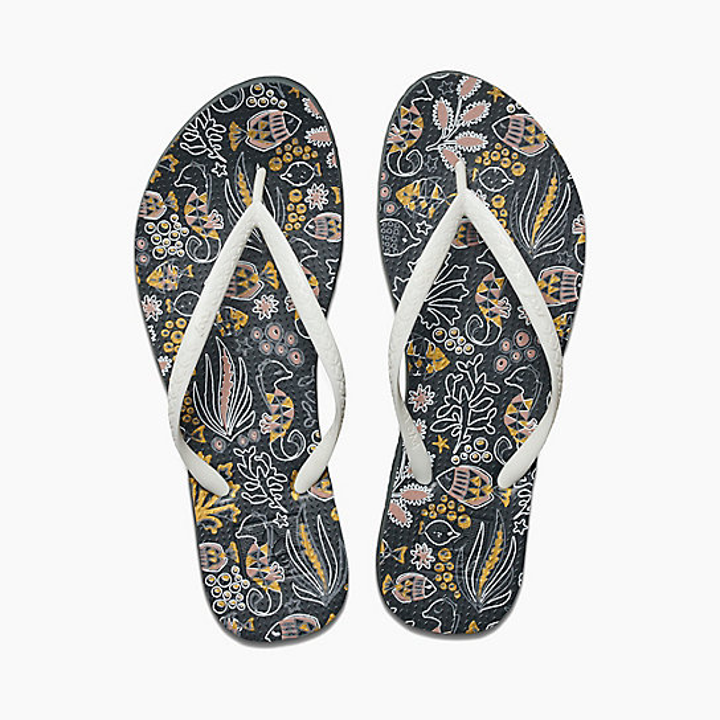 13 Comfy And Cute Pairs Of Flip-Flops Our Readers Actually Swear By