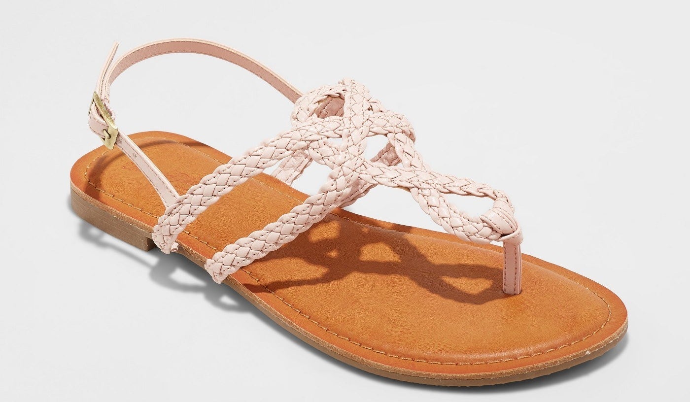 28 Cute Pairs Of Sandals For Wide Feet