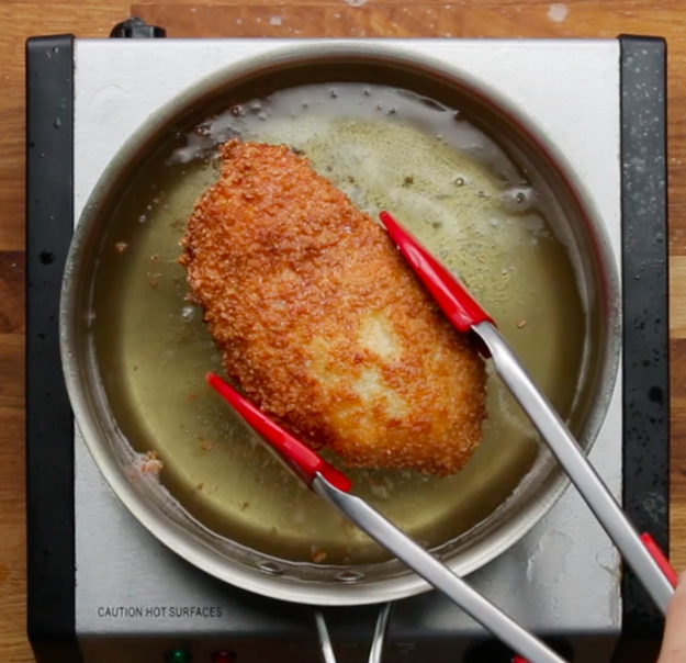 Or use your stainless steel cookware to make this fried chicken and egg rice bowl.