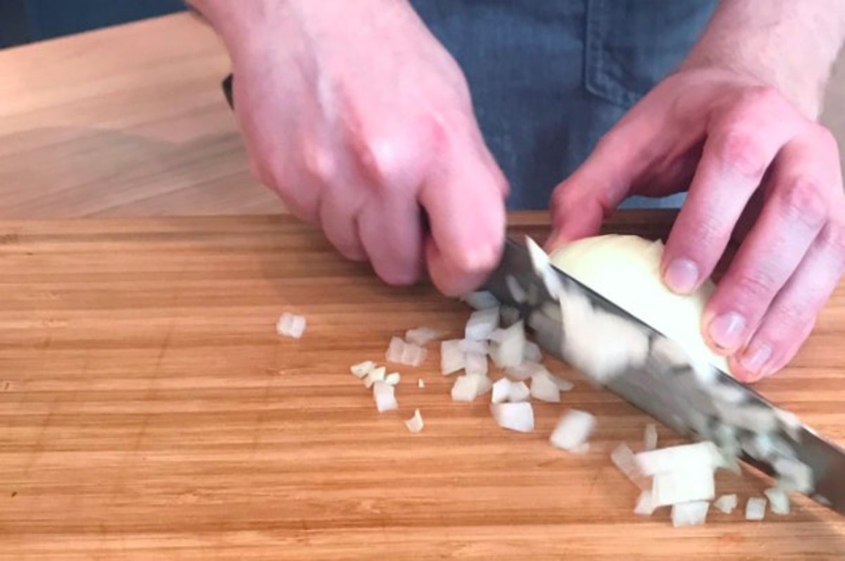 How to Cut an Onion 5 Different Ways