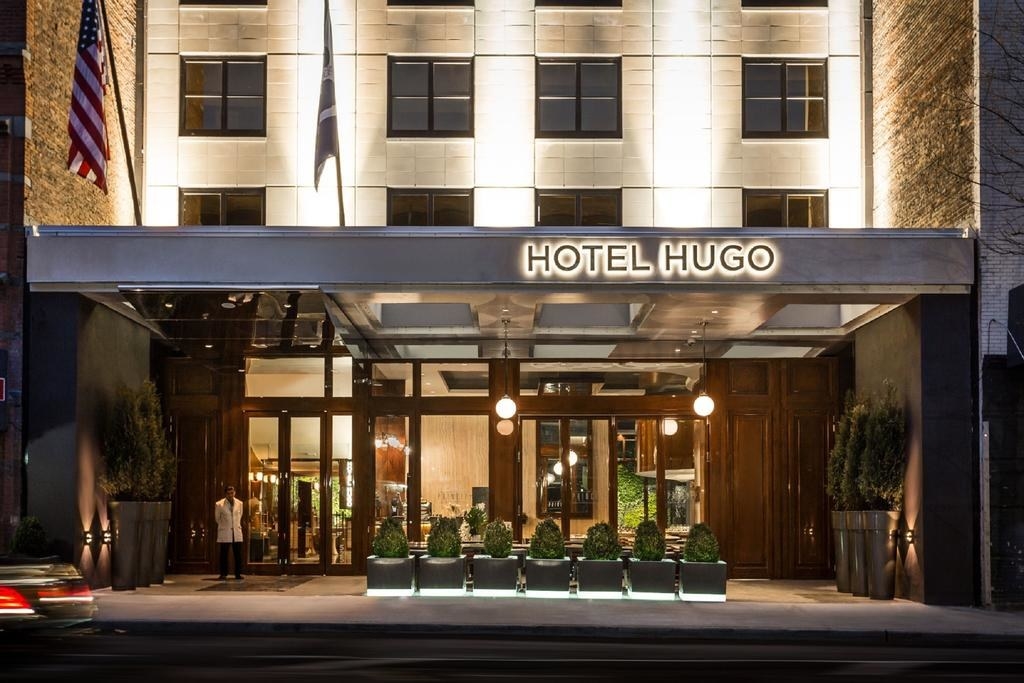 From the spacious, comfortable guest rooms to hip rooftop lounge that serves unique drinks and delicious food, Hotel Hugo is one-of-a-kind hotel in NYC for guests visiting out-of-town for leisure or business, as well as locals looking for the perfect staycation.