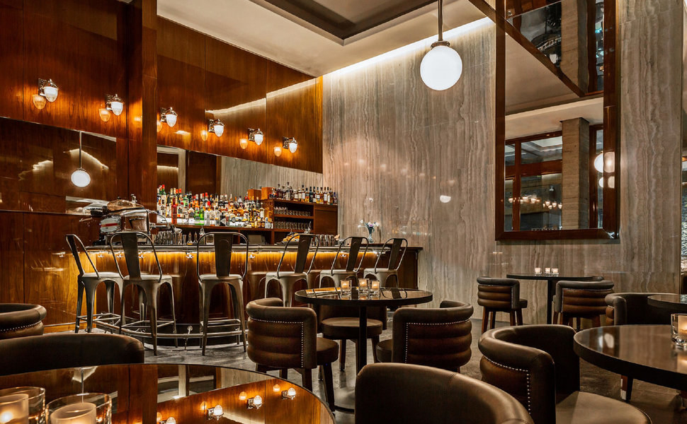 Hotel Hugo boasts multiple dining options, from the newly-opened Cafe Hugo where guests can enjoy farm-to-table American cuisine to Bar Hugo Rooftop that serves innovative drinks paired with an amazing view of the Hudson River, Freedom Tower, and Statue of Liberty.