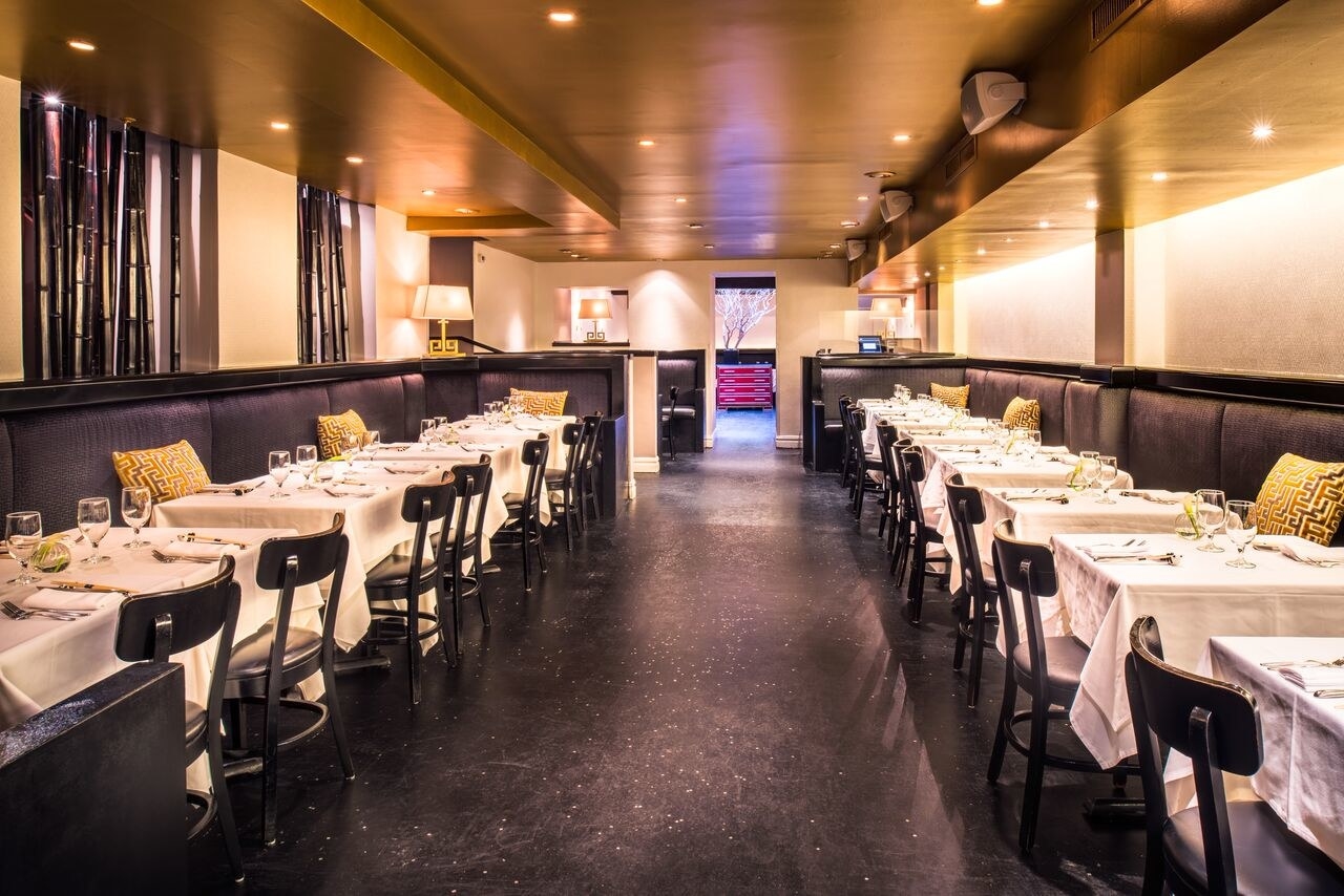 Located right off the southeast entrance of Central Park in one of the most luxurious areas of NYC, Phiippe by Philippe Chow is a premium Chinese restaurant loved by celebrities, tourists, and locals alike. Diners can enjoy exquisite Beijing-style cuisine, including favorites like Chicken Satay, Glazed Spare Ribs, and Peking Duck, while relaxing in the modern-chic environment that provides top-notch service.