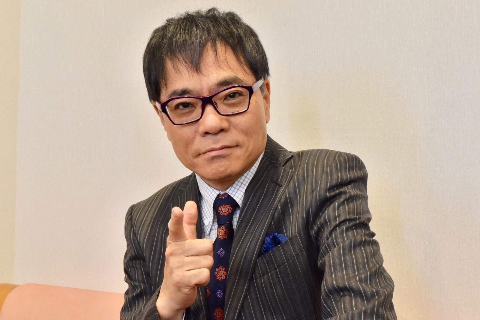 「ファクトリサーチTV」のMCを務める、いとうせいこうさん