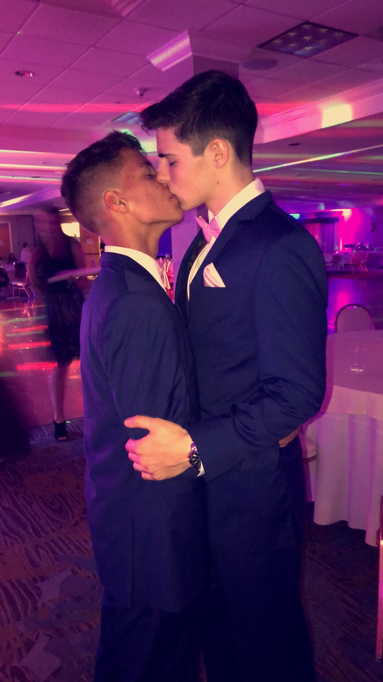 Gay Men Kissing Buzzfeed Mserlprestige
