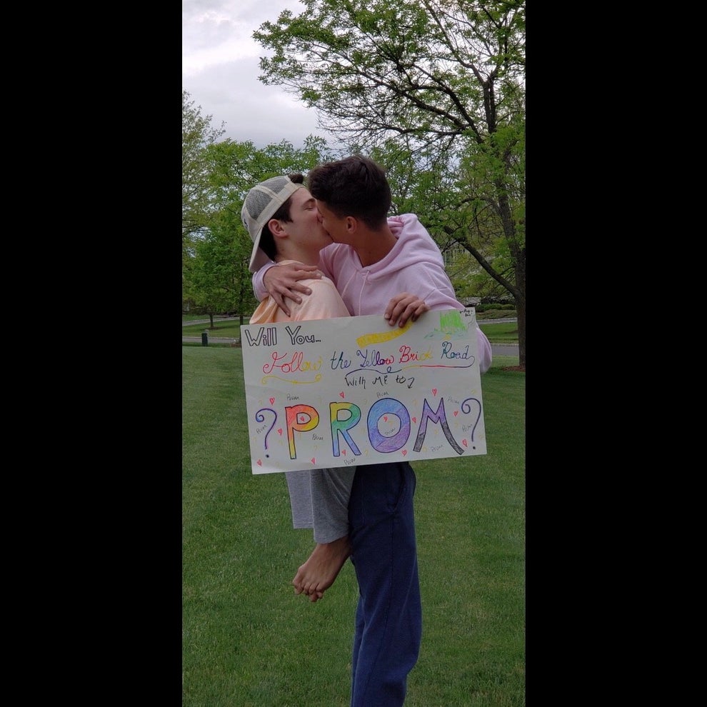 This Teen Couple Walking Home From Prom Got A Pretty Heartwarming Surprise