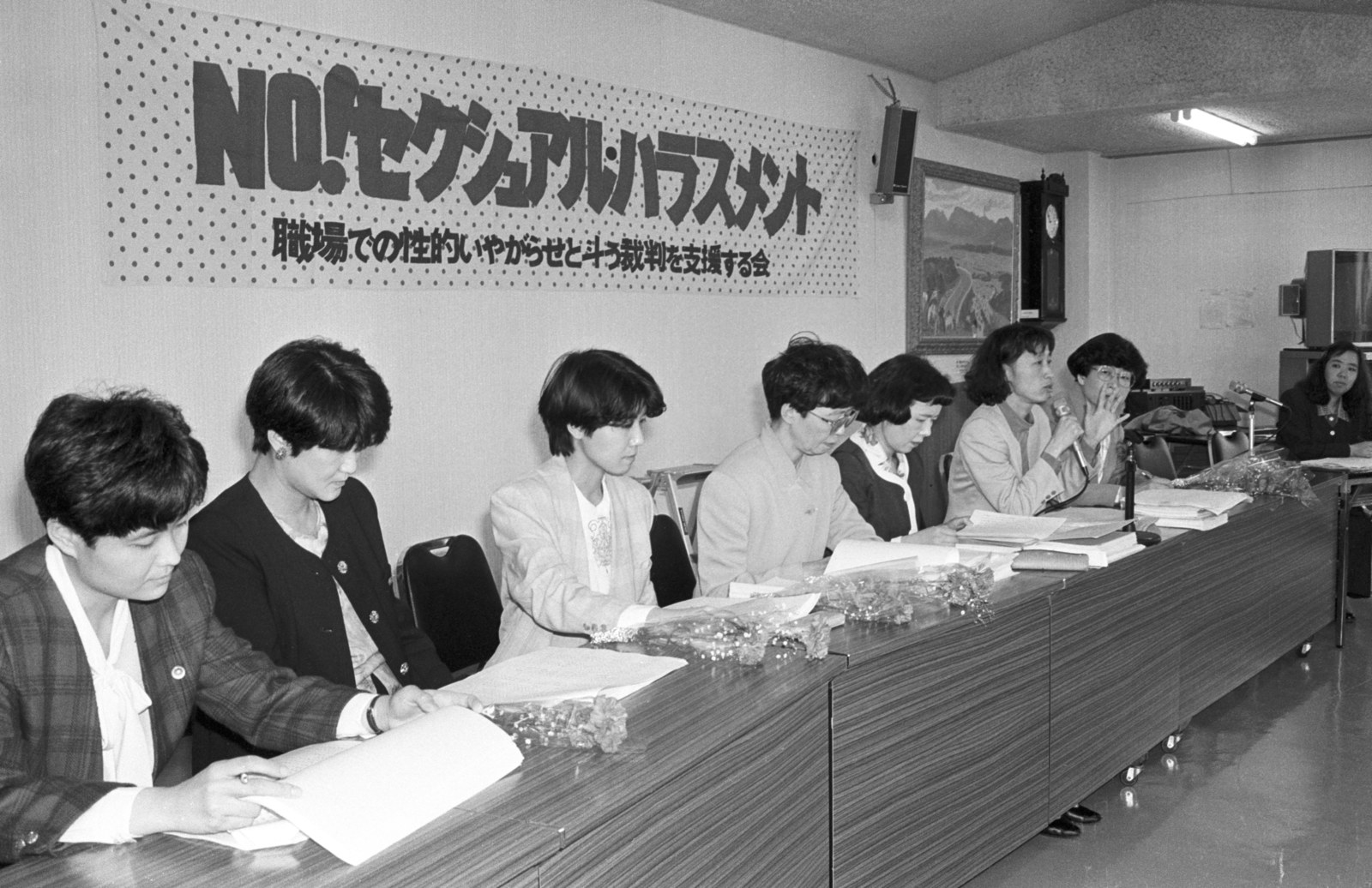 福岡セクハラ訴訟で記者会見を開いた弁護団