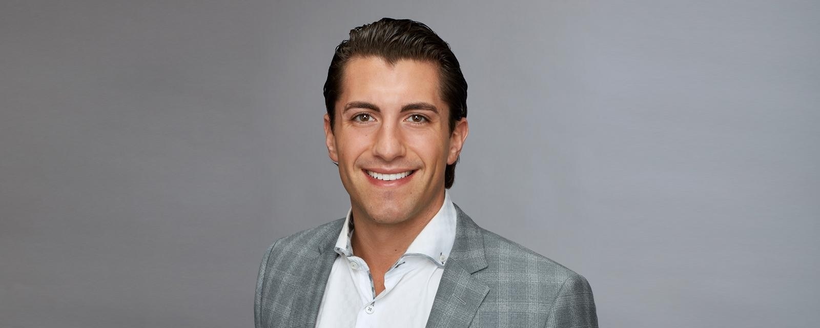 bachelorette hosts bachelorette hosts