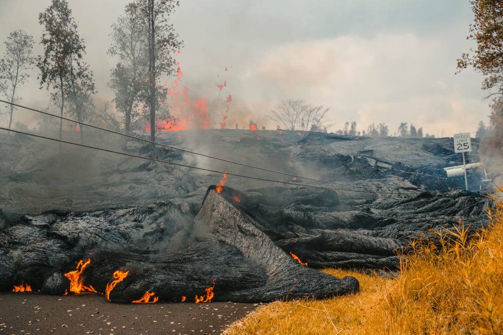 Incredible Photos Show Rivers Of Lava Flowing Through Neighborhoods In Hawaii Incredible Photos Show Rivers Of Lava Flowing Through Neighborhoods In Hawaii