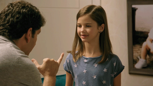 "Em 2006, estava eu lá com os meus sete anos assistindo algum jogo do Brasil com minha família e meu pai, de praxe, estava alcoolizado. Eis que meu pai diz: 'se o Brasil fizer mais um gol, eu saio e compro uma televisão novinha', todo mundo riu e ninguém levou a sério. O Brasil faz um golaço, ele levantou do sofá, pegou a camionetinha dele e voltou 40 minutos depois com uma tv de tubo 29 polegadas na camionete. Todo mundo ficou com choque. E pra fechar com chave de ouro, na hora dele descer a televisão, negou ajuda de todo mundo e derrubou a televisão hahahahahaha. Ô dinheiro desperdiçado."—renataf4d6310cc2