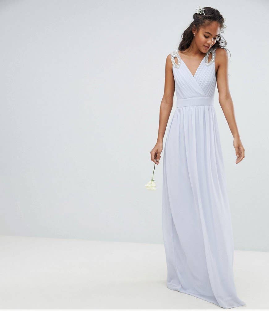 one size fits all bridesmaid dress buzzfeed Women Try A One-Size-Fits-All Bridesmaid Dress