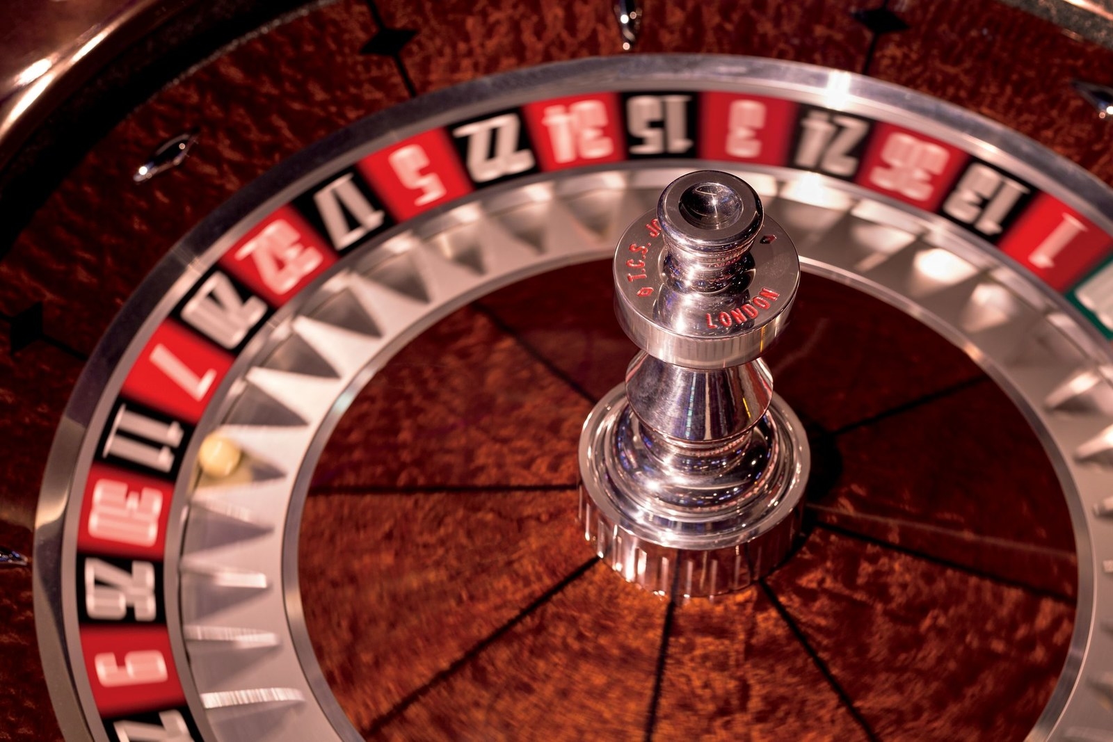 Test your luck at The Ritz-Carlton, Aruba Casino. Open 24 hours a day, this15,000 square foot Casino features 17 traditional table games, such as Blackjack, Craps, Roulette, Caribbean Stud Poker, Baccarat, Three Card Poker, Let It Ride, and Texas Hold'em Bonus, a spectacular selection of slot machines, complimentary beverages offered at table games and for slot machine players, and nightly live music.