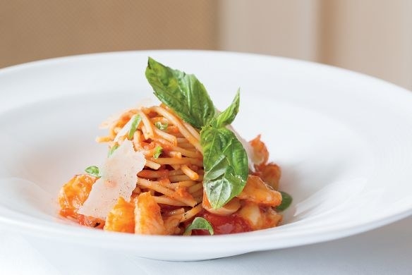 Italian restaurant Casa Nonna, located at the Ritz Carlton, offers delicious, traditional Italian cuisine with authentic flavors and quality ingredients. Start the meal with Peperone Dolce (house-made burrata cheese with marinated roasted red peppers), and entrees like the Frutti Di Mare (bread crumb tagliolini, shrimp, calamari, mussels, clams) and Carne Di Agnello (mint crusted rack of lamb, roasted pumpkin, radish, kale sprouts, celeriac puree) are perfect for sharing.