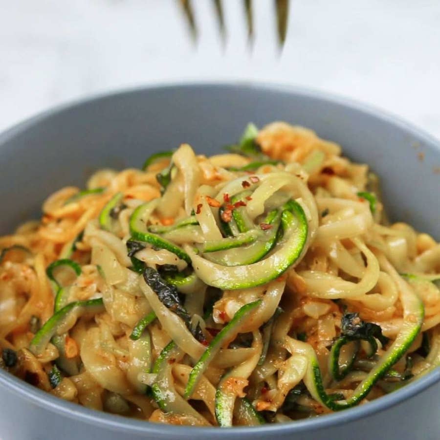 How to Make Zucchini Noodles (Zoodles) - Jessica Gavin