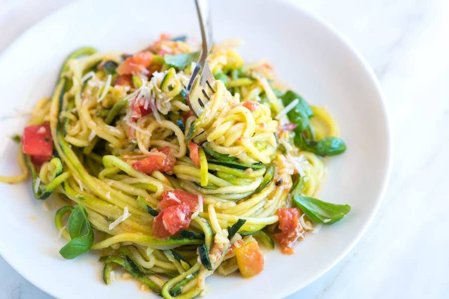 How to Make Zucchini Noodles (Zoodles) - Jessica Gavin